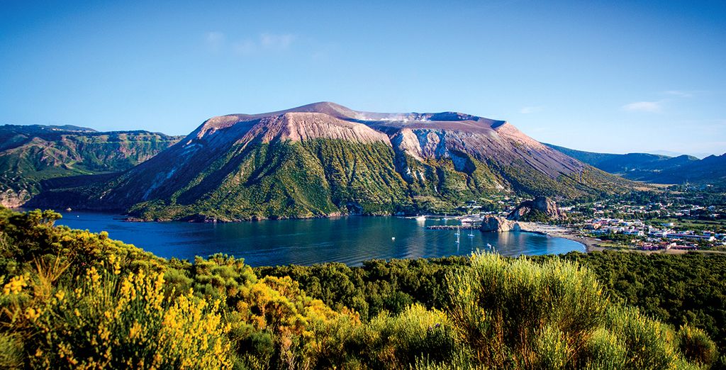 Alla scoperta delle Isole Eolie e Taormina