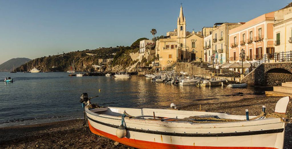 Alla scoperta delle Isole Eolie e Taormina