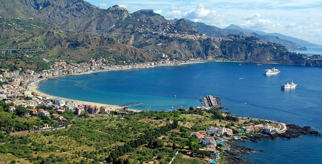 Alla scoperta delle Isole Eolie e Taormina
