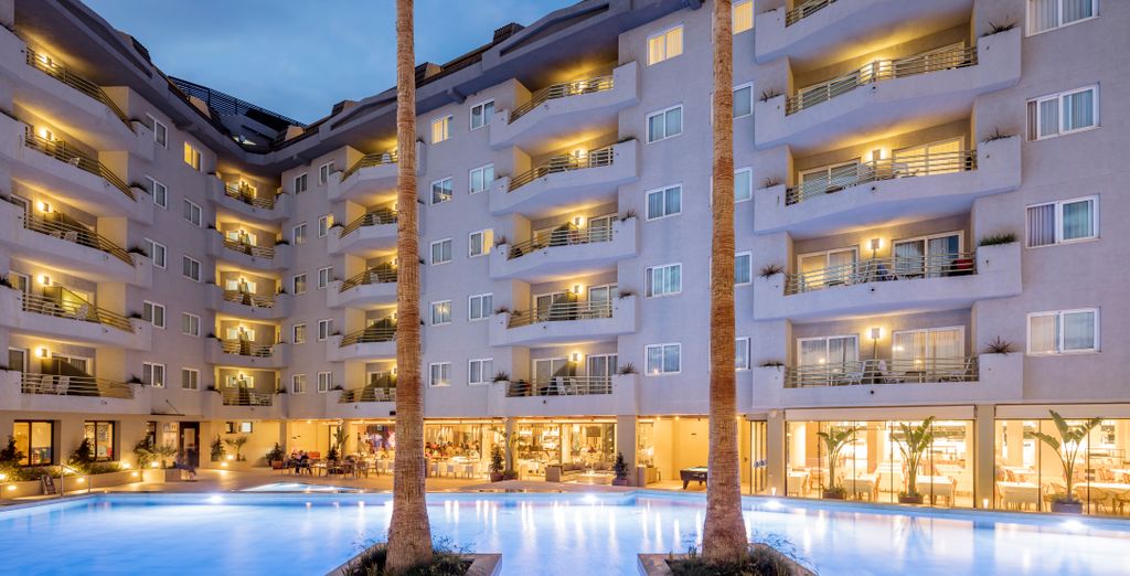 AQUA Hotel Montagut Suites 4* 