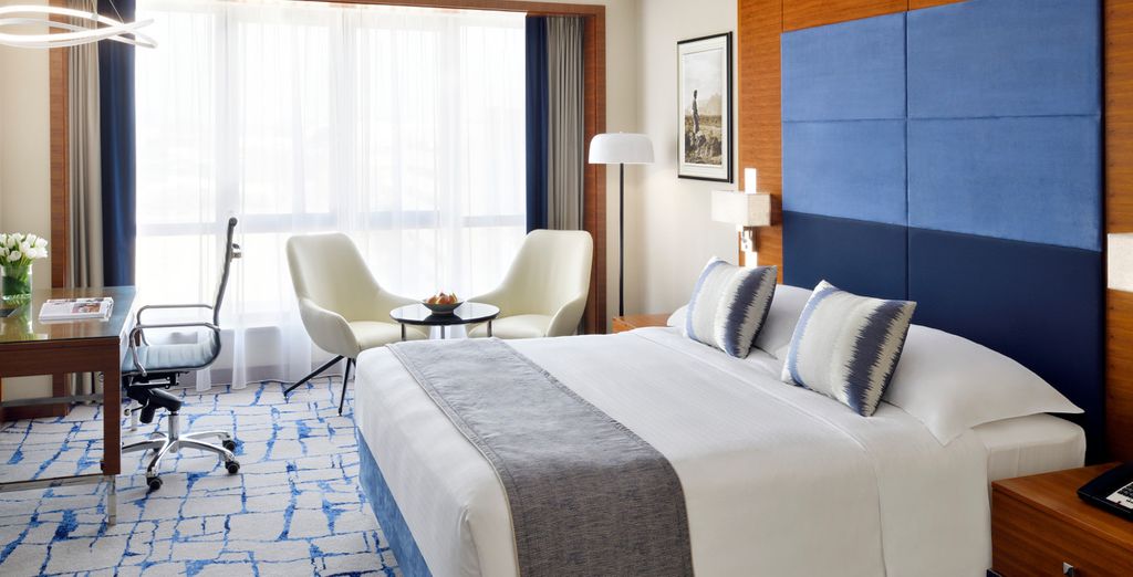 Mövenpick Hotel & Apartments Bur Dubai 5*