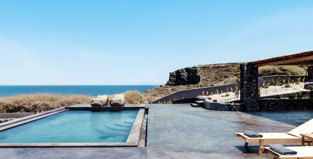 Colombo's Beachfront Santorini 4*