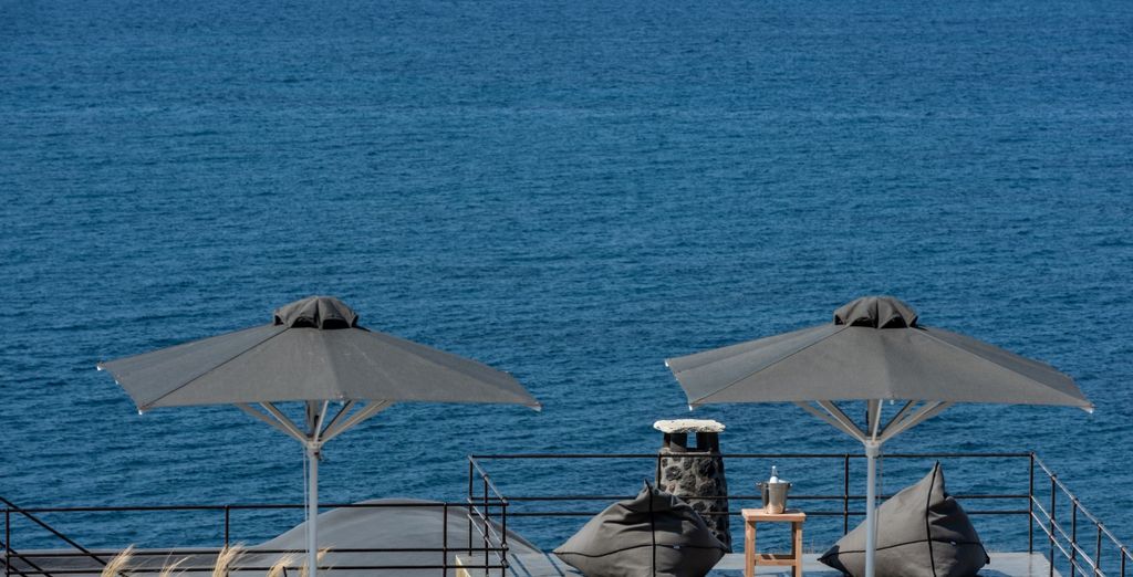 Colombo's Beachfront Santorini 4*