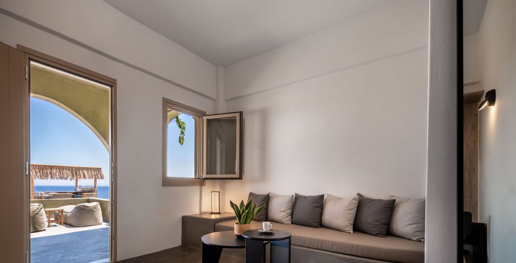 Colombo's Beachfront Santorini 4*