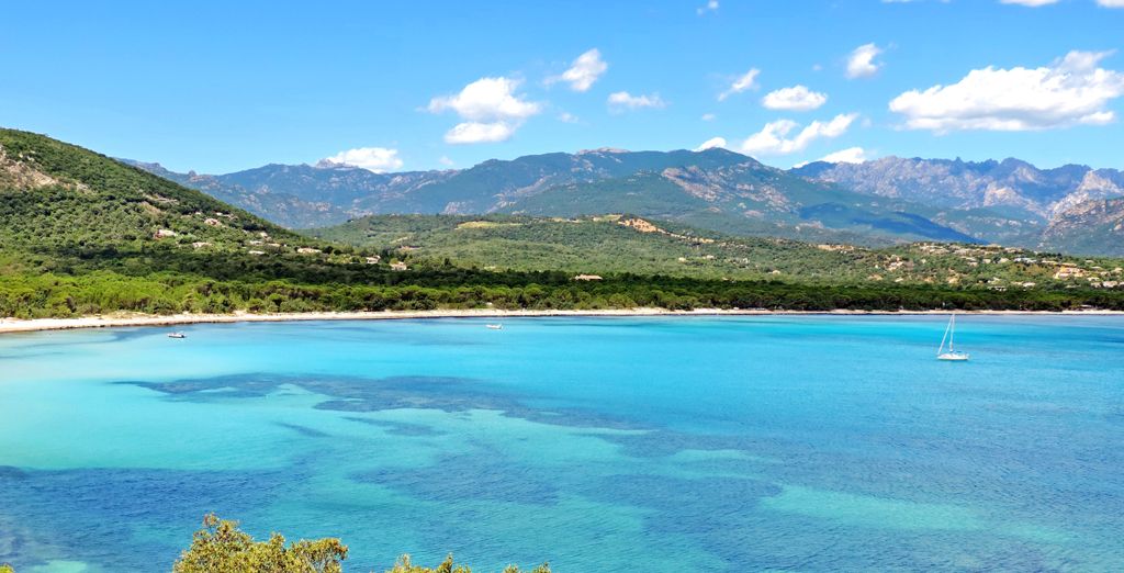 Golden Tulip Porto Vecchio 4* con volo o Sardinia Ferries