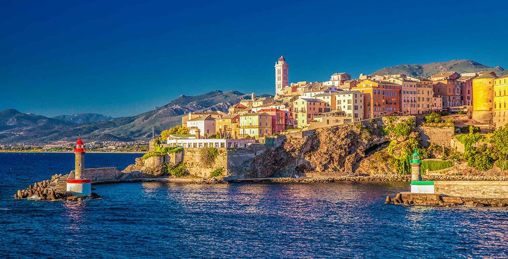 Aethos Corsica con volo o Sardinia Ferries