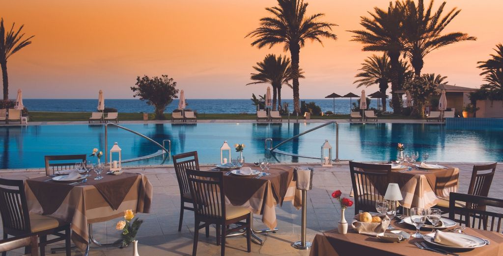 Constantinou Bros Athena Beach Hotel 4* - Chypre - Jusqu&#39;à -70% | Voyage  Privé