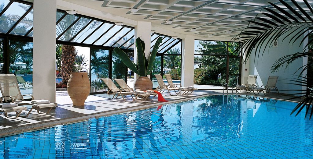 Constantinou Bros Athena Beach Hotel 4*