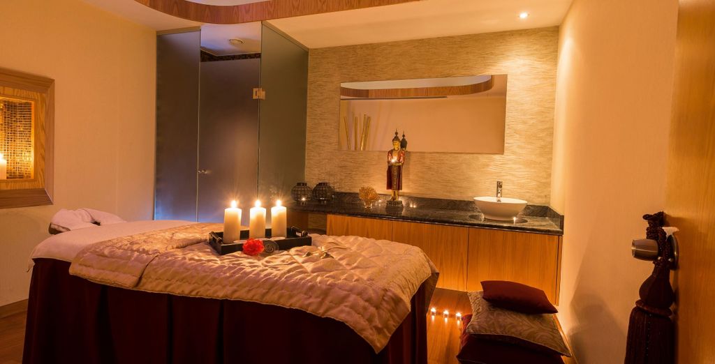 Constantinou Bros Athena Beach Hotel 4*