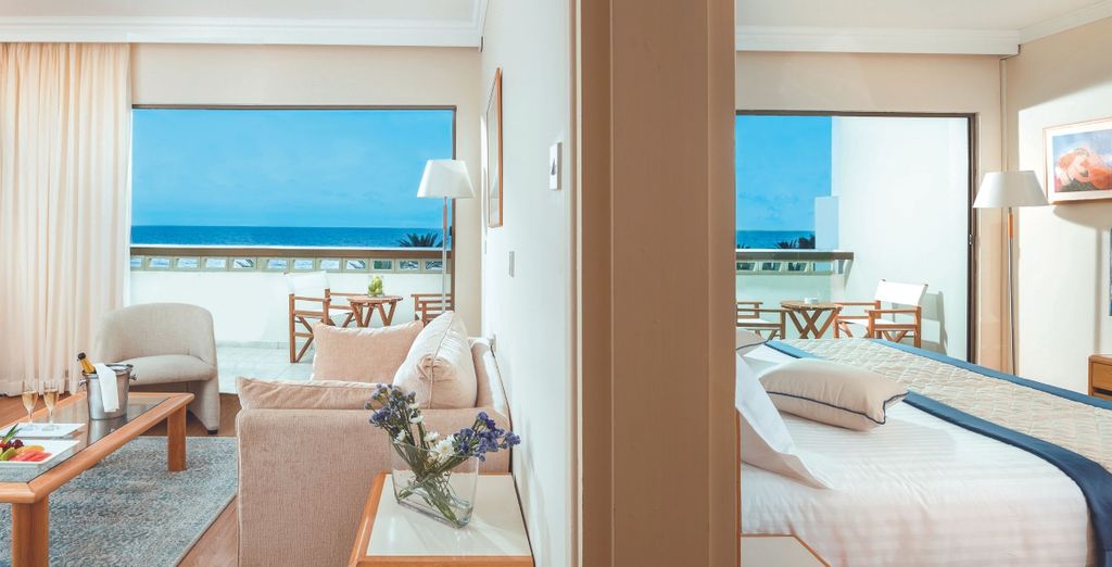 Constantinou Bros Athena Beach Hotel 4*
