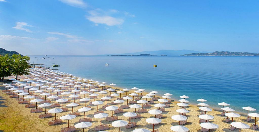 Akrathos Beach Hotel 4*