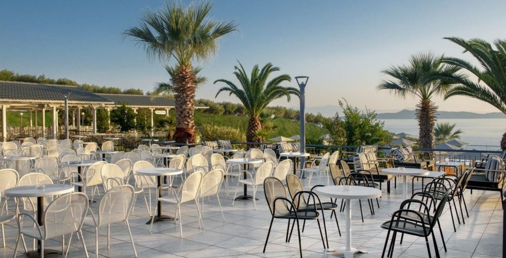 Akrathos Beach Hotel 4*