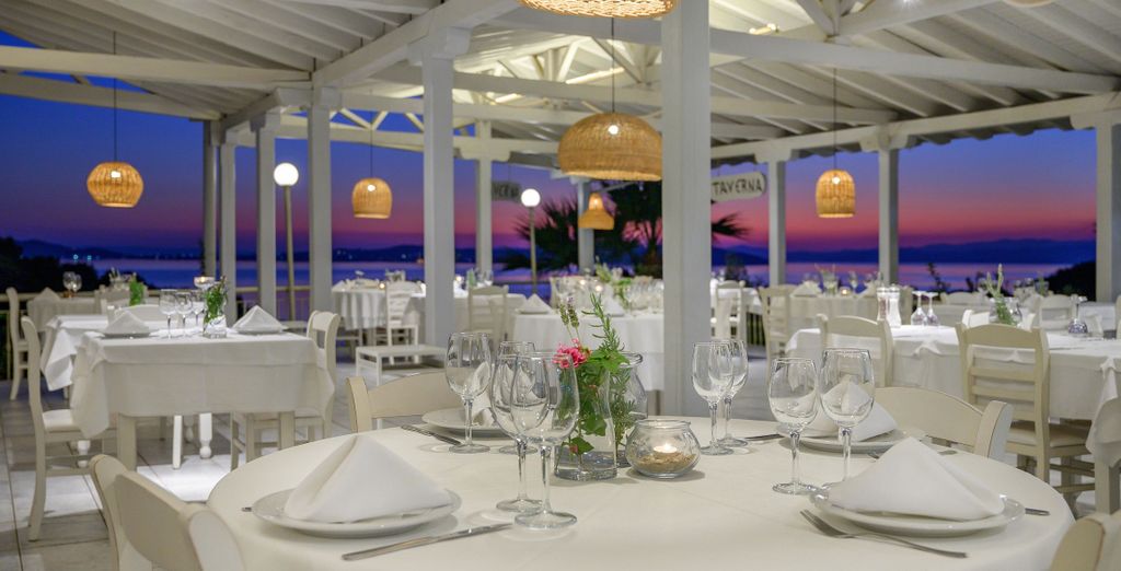 Akrathos Beach Hotel 4*