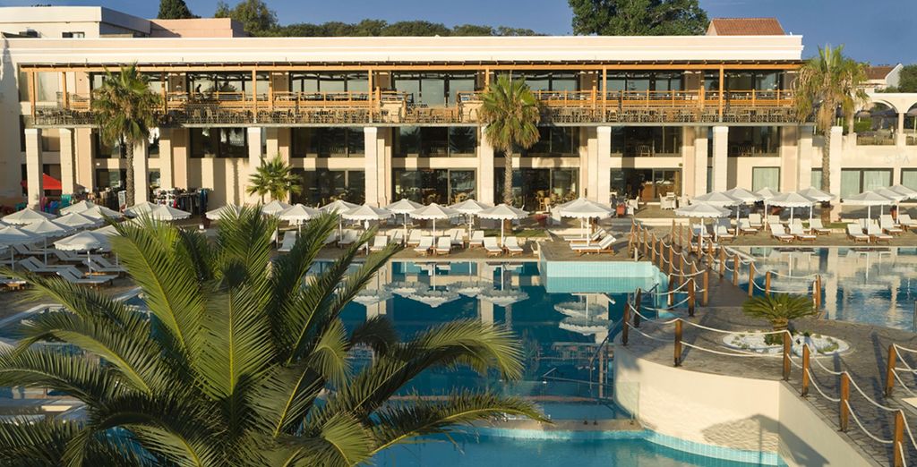 Roda Beach Resort & Spa 5*