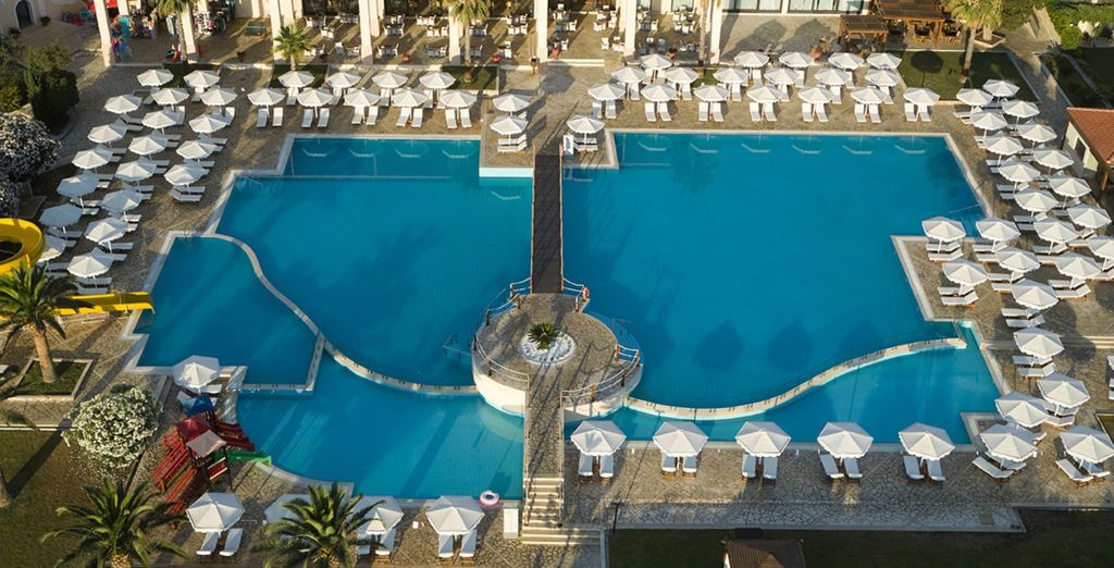 Roda Beach Resort & Spa 5*
