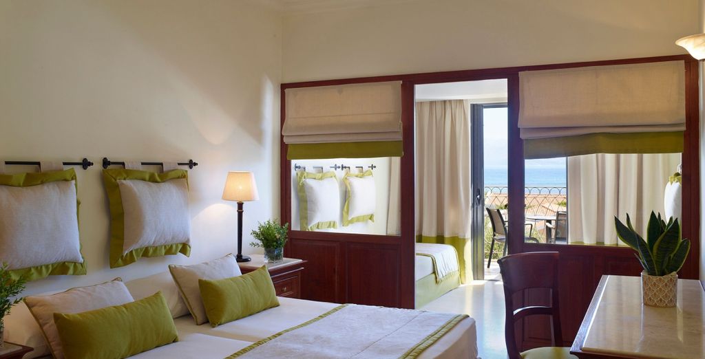 Roda Beach Resort & Spa 5*