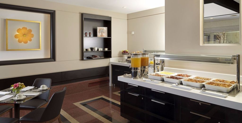 Holiday Suites Athens 4*