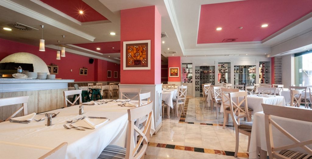 Holiday World Village Hotel 4*