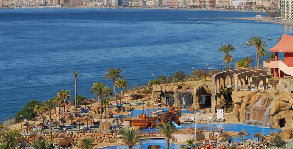 Holiday World Village Hotel 4*