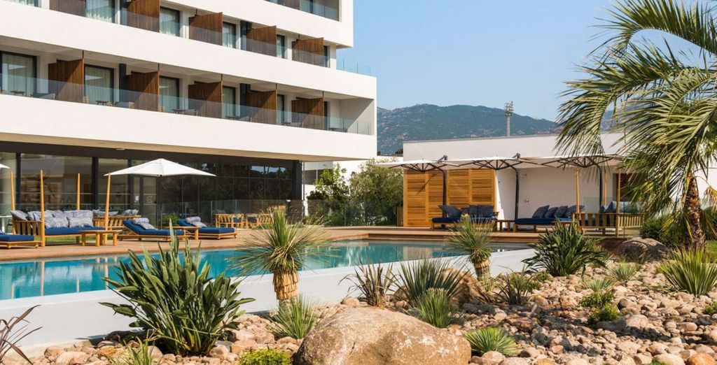 Golden Tulip Porto Vecchio 4* con volo o Sardinia Ferries