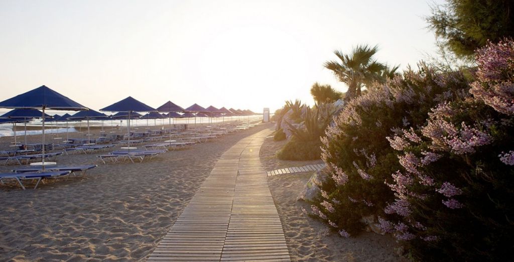 Hotel Aquila Rithymna Beach 5*
