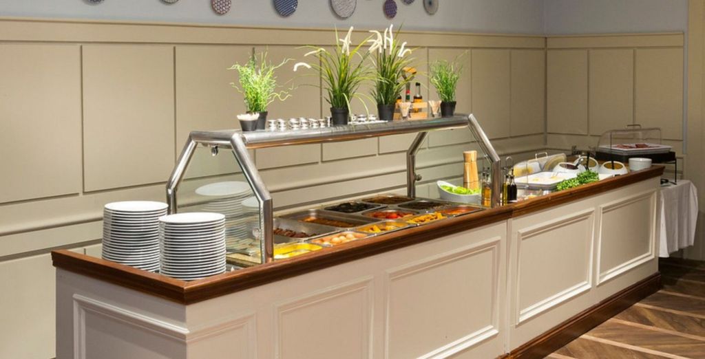 Bonnington Hotel & Leisure Centre 4*