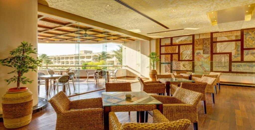 Aurora Oriental Resort 4*