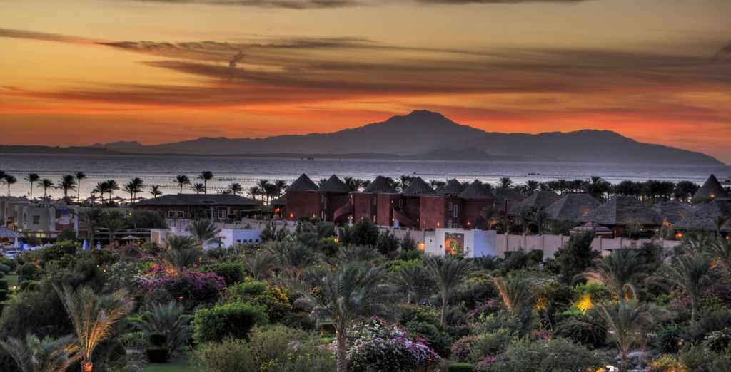 Aurora Oriental Resort 4*