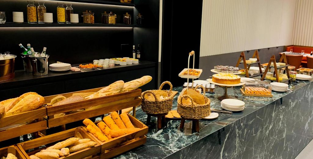 Kozmo Hotel Suites & Spa 5*