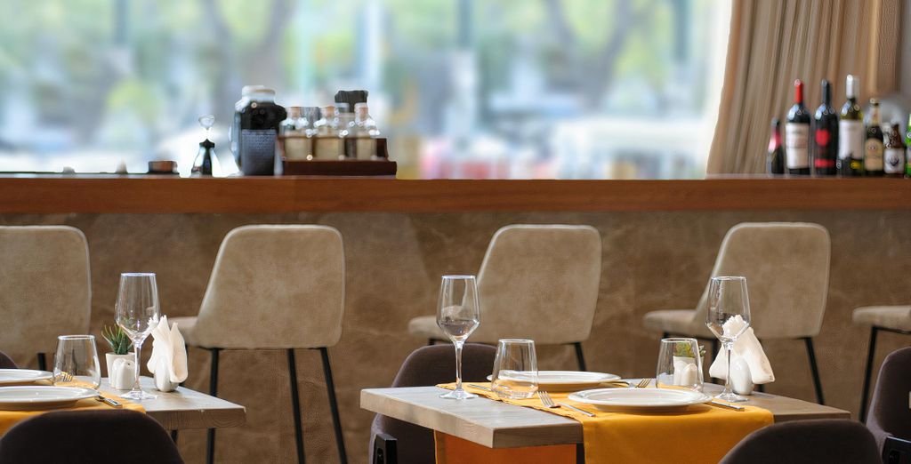 B4B Athens Signature Hotel 4*
