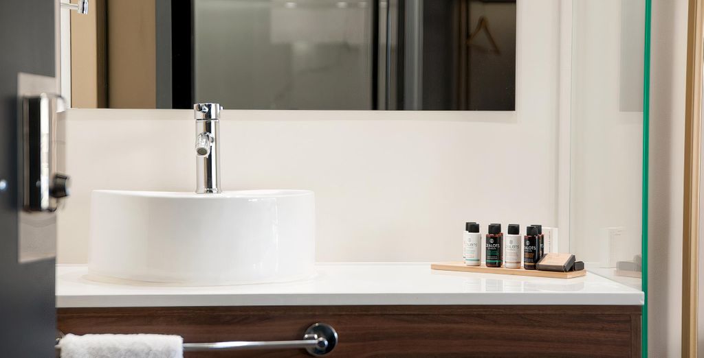 B4B Athens Signature Hotel 4*