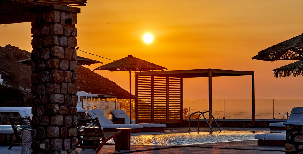 Symmetry Suites 4*