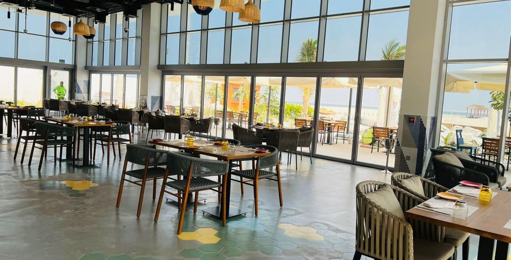 Club Coralia Centara Mirage Beach Resort Dubai 4*