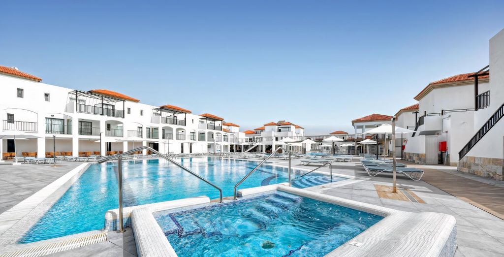 Broncemar Beach Suites Hotel 4*