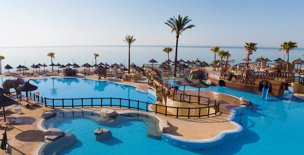 Holiday World Polynesia Hotel