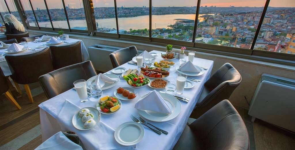 Radisson Blu Hotel Istanbul Pera 5*
