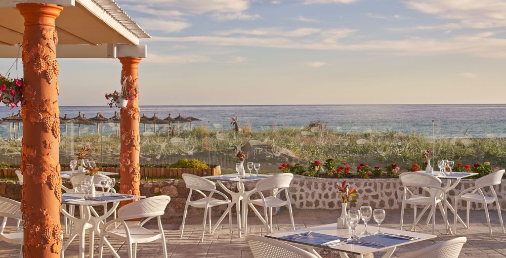 Sandy Beach Resort 5*