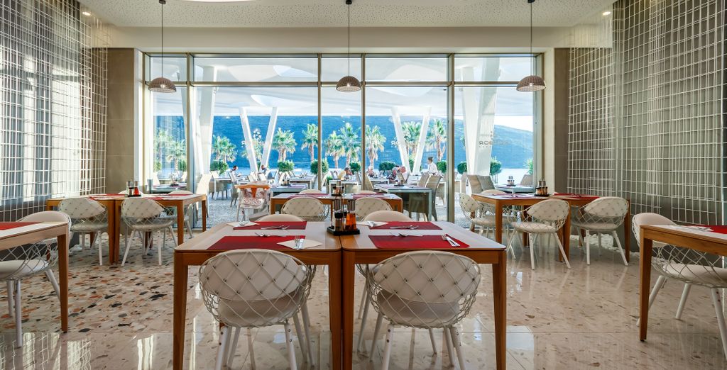 Carine Hotel Kumbor 4*