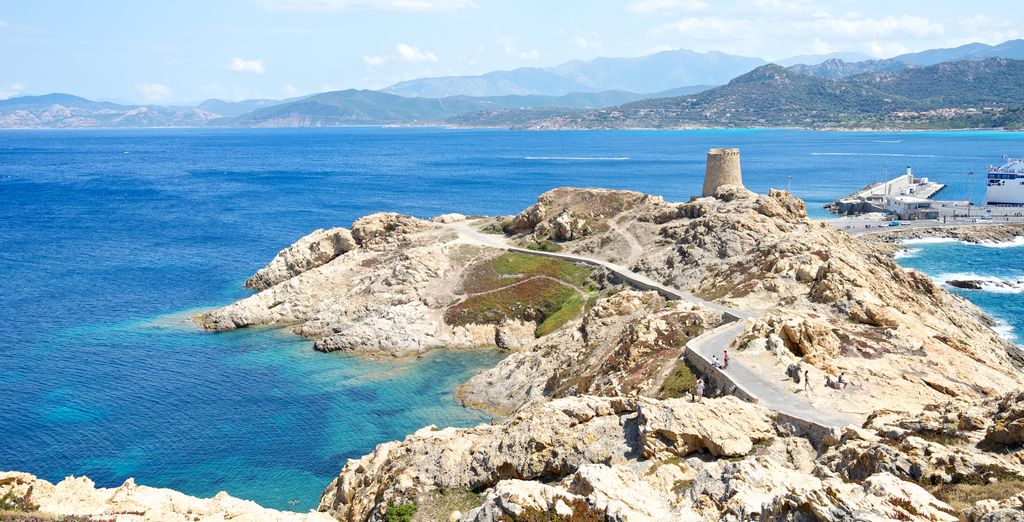 Aethos Corsica con volo o Sardinia Ferries