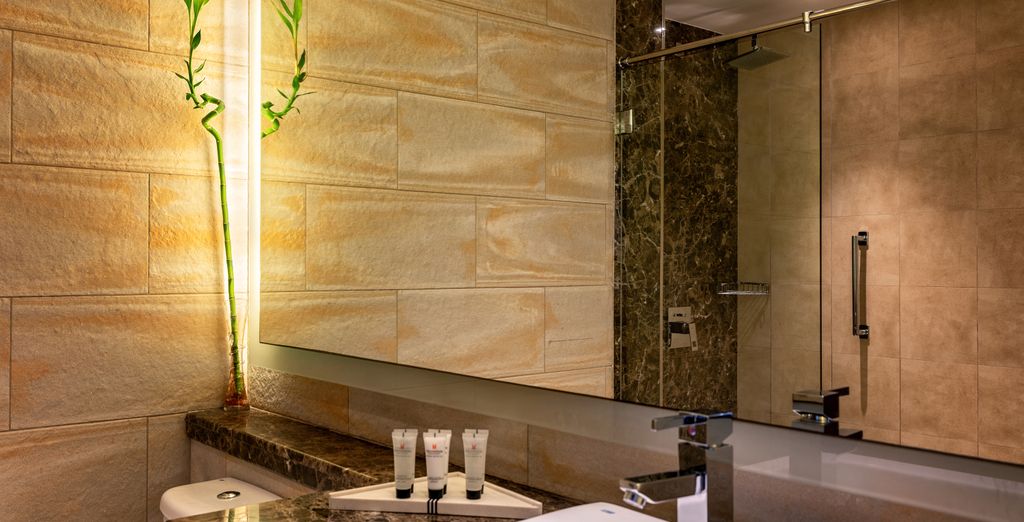 Tour privato: Il meglio dell'Oman con possibile soggiorno al Barceló Mussanah Resort 4*