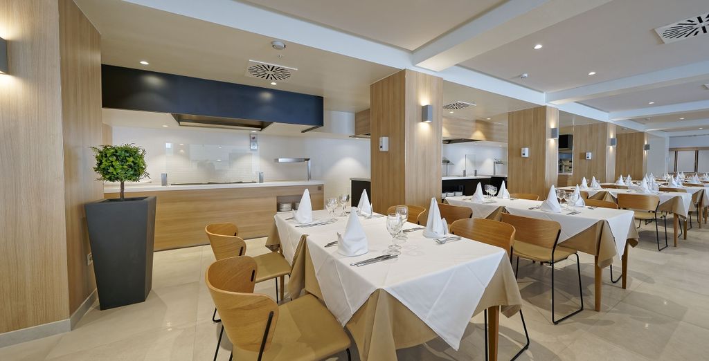 Aequora Lanzarote Suites 4*