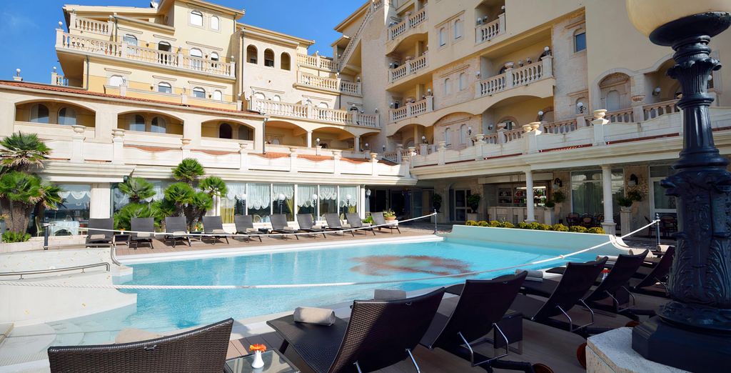 Hellenia Yachting Hotel 4*