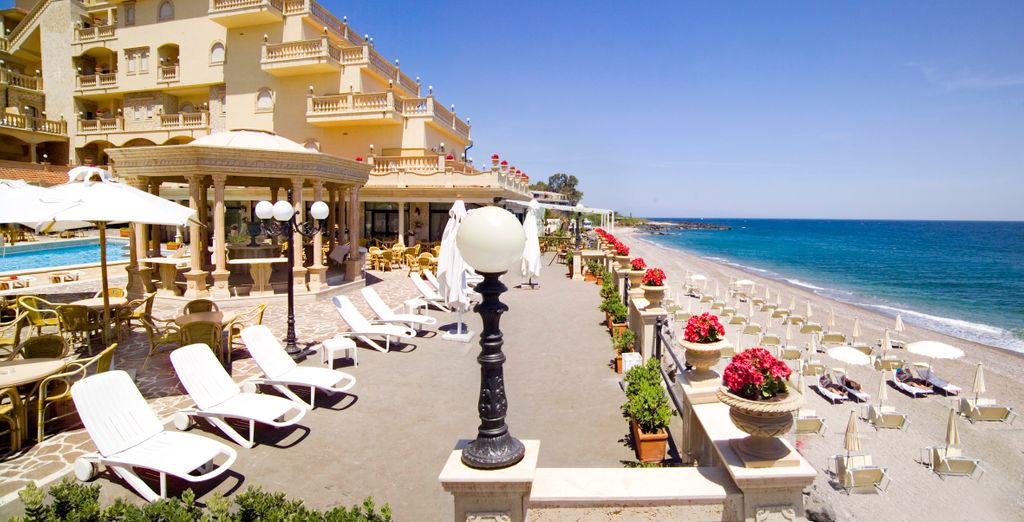 Hellenia Yachting Hotel 4*