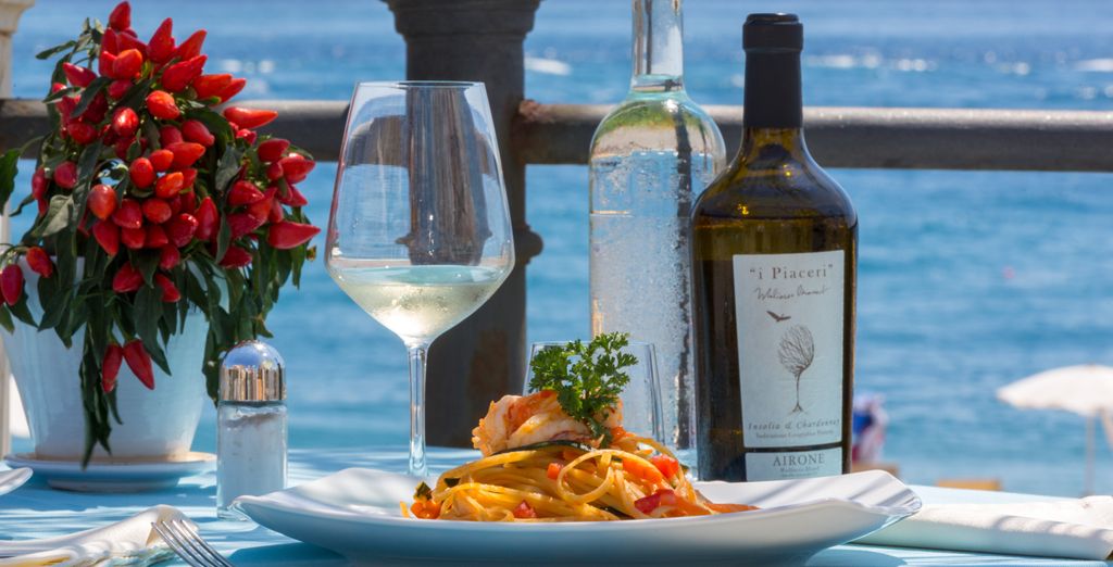 Hellenia Yachting Hotel 4*