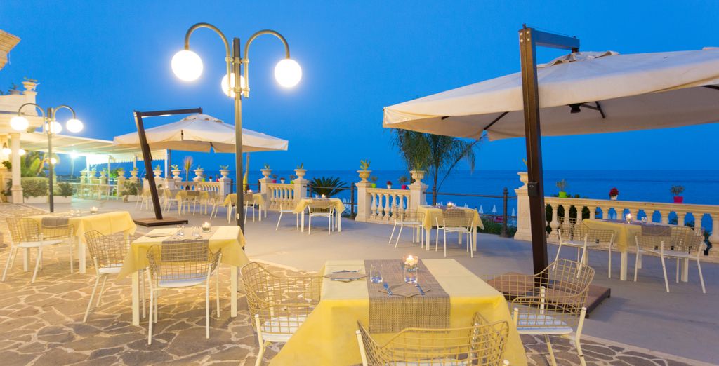 Hellenia Yachting Hotel 4*