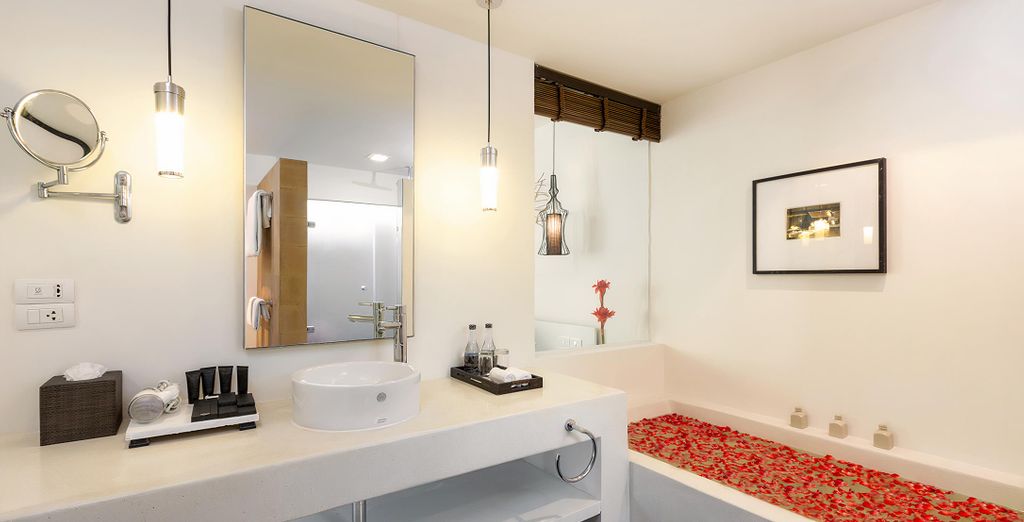 Outrigger Surin Beach Phuket 4*