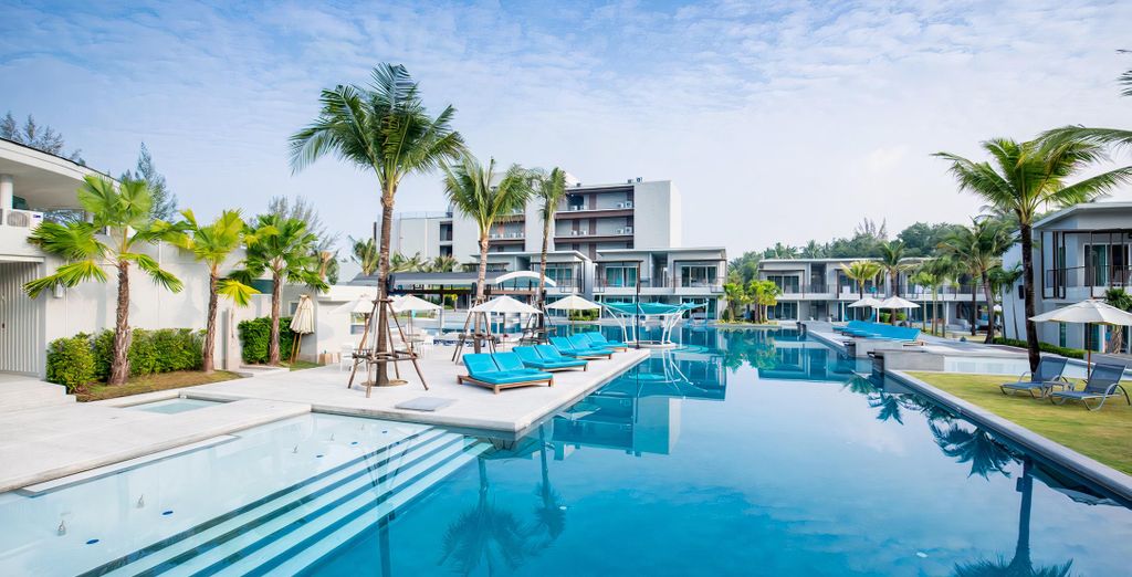 Combinado de 8 a 21 noches: Rawai Palm Beach Resort 4*, The Waters Khao Lak 4* y preextensión opcional en Bangkok