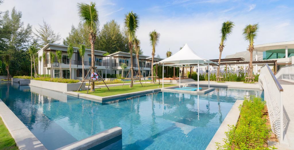 Rawai Palm Beach Resort 4* e The Waters Khao Lak 4* con possibile pre-estensione al Mercure Bangkok Sukhumvit 11 4*