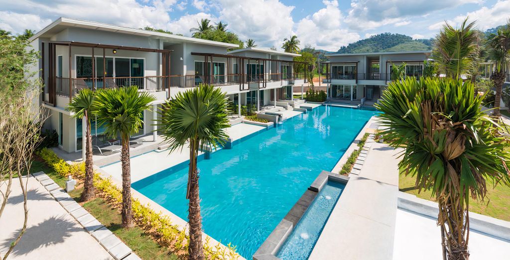 Combinado de 8 a 21 noches: Rawai Palm Beach Resort 4*, The Waters Khao Lak 4* y preextensión opcional en Bangkok