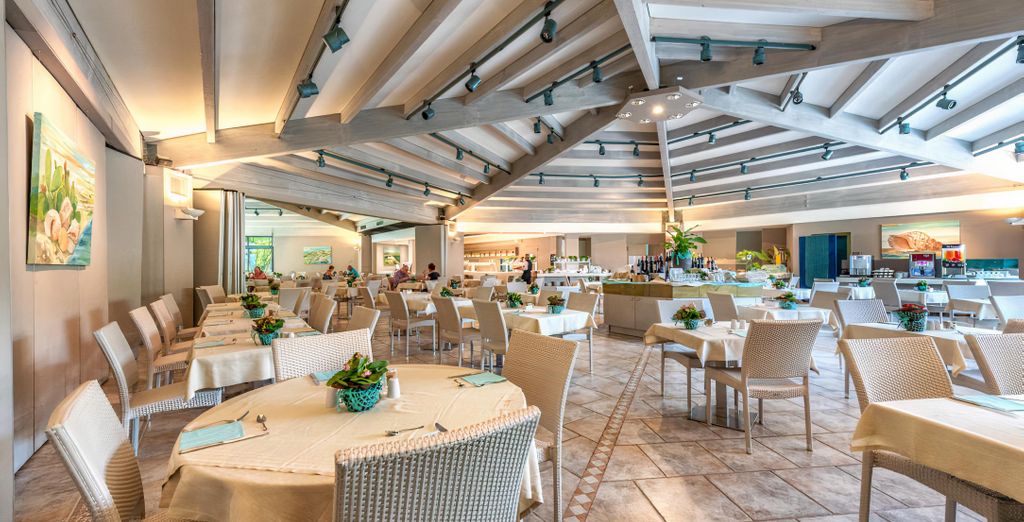 Acacia Marina 4*